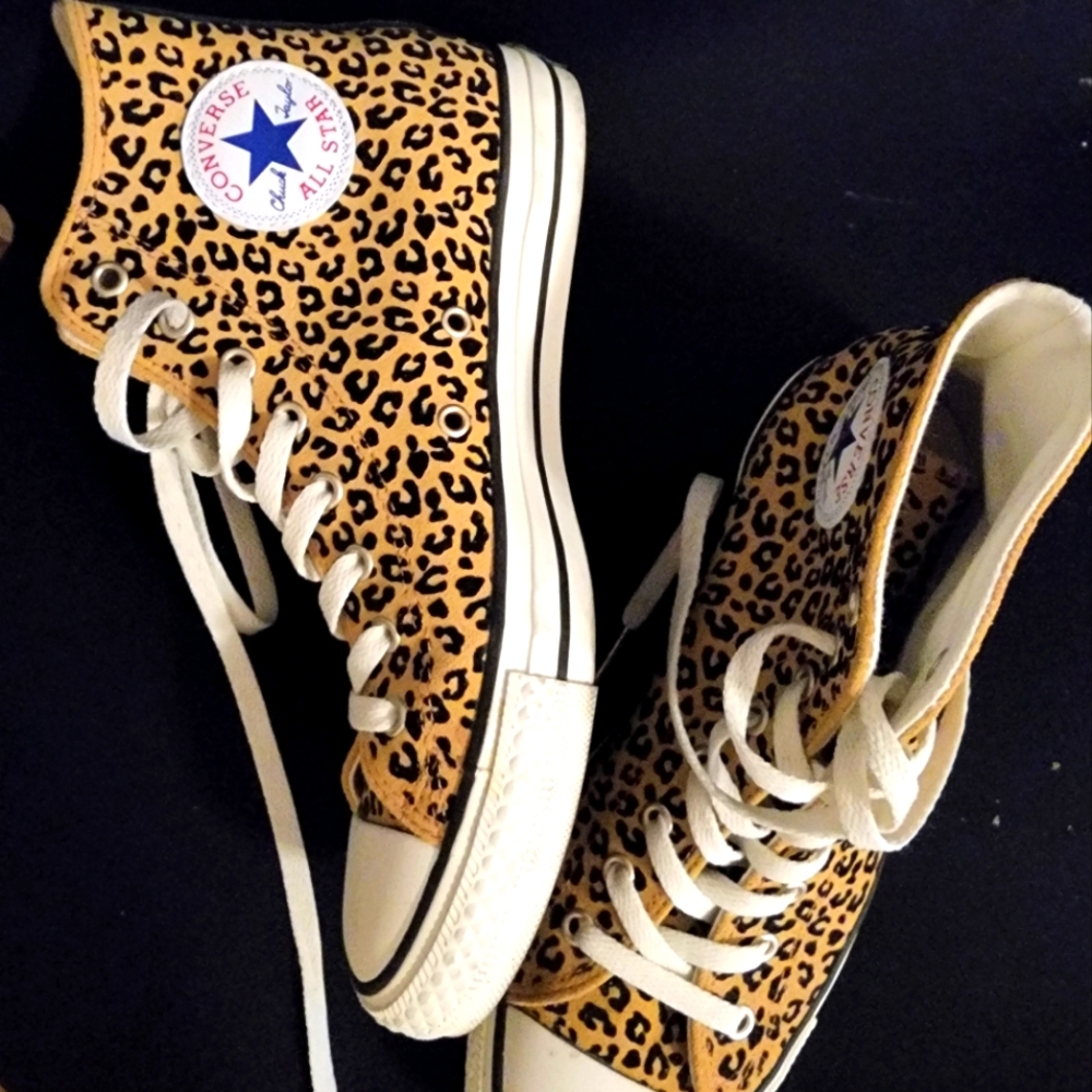 Cheetah Chucks Leaps w/ Lepoards
